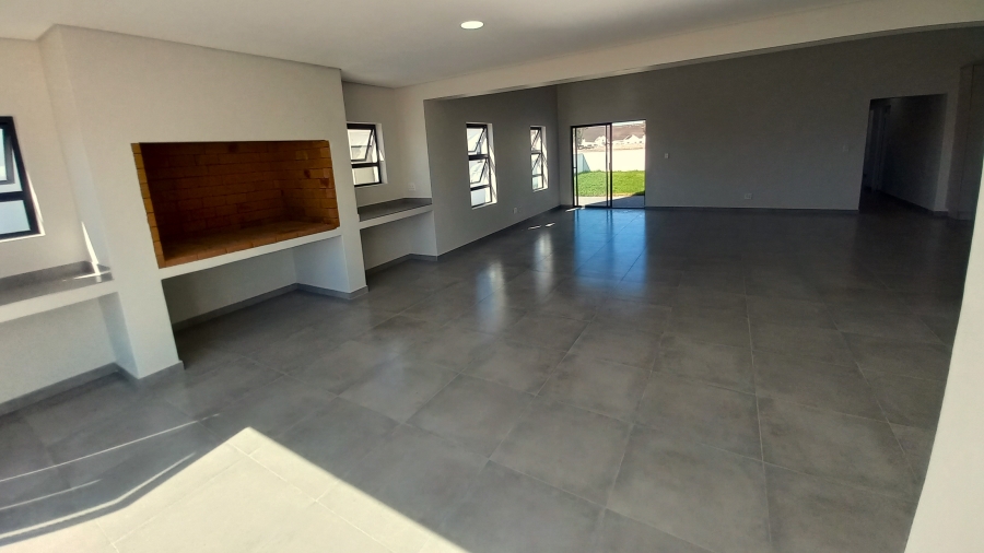 3 Bedroom Property for Sale in Brittania Beach Estate Western Cape